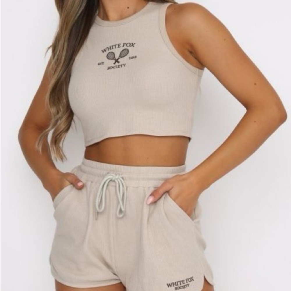 White fox set